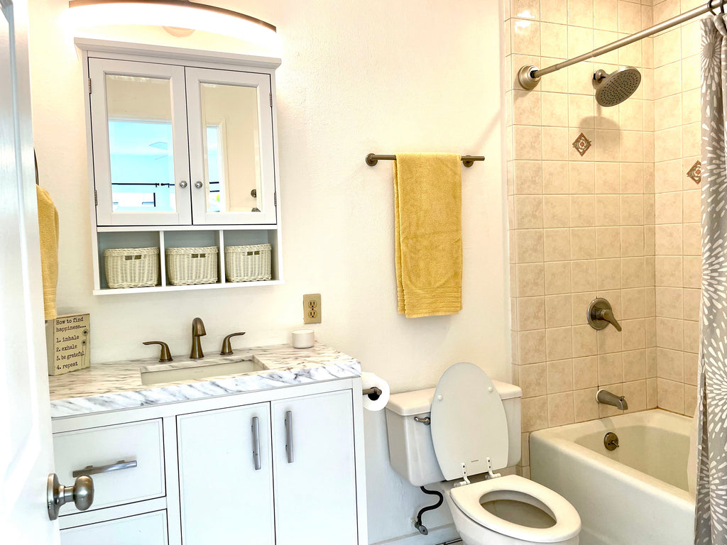 Bright & Private 1BR Garden Suite Blocks from the Bay