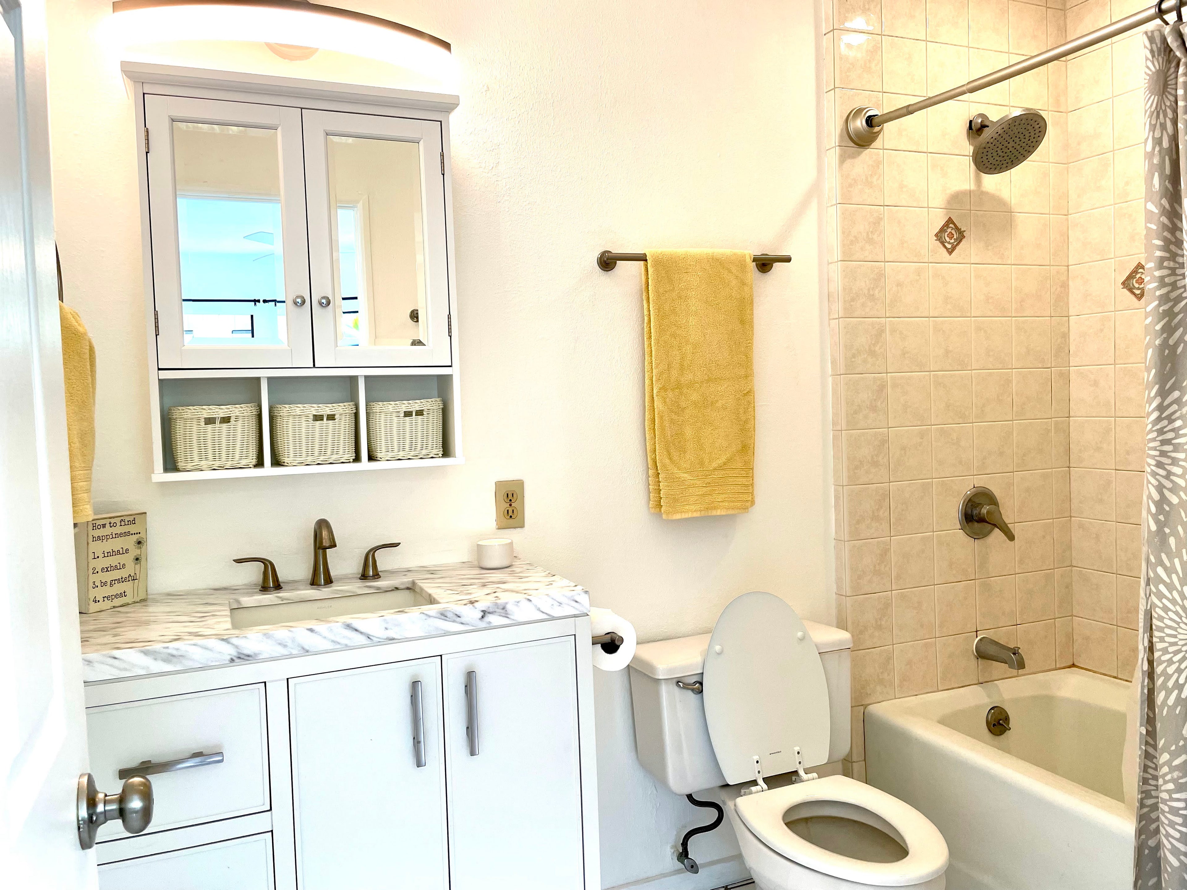 Bright & Private 1BR Garden Suite Blocks from the Bay