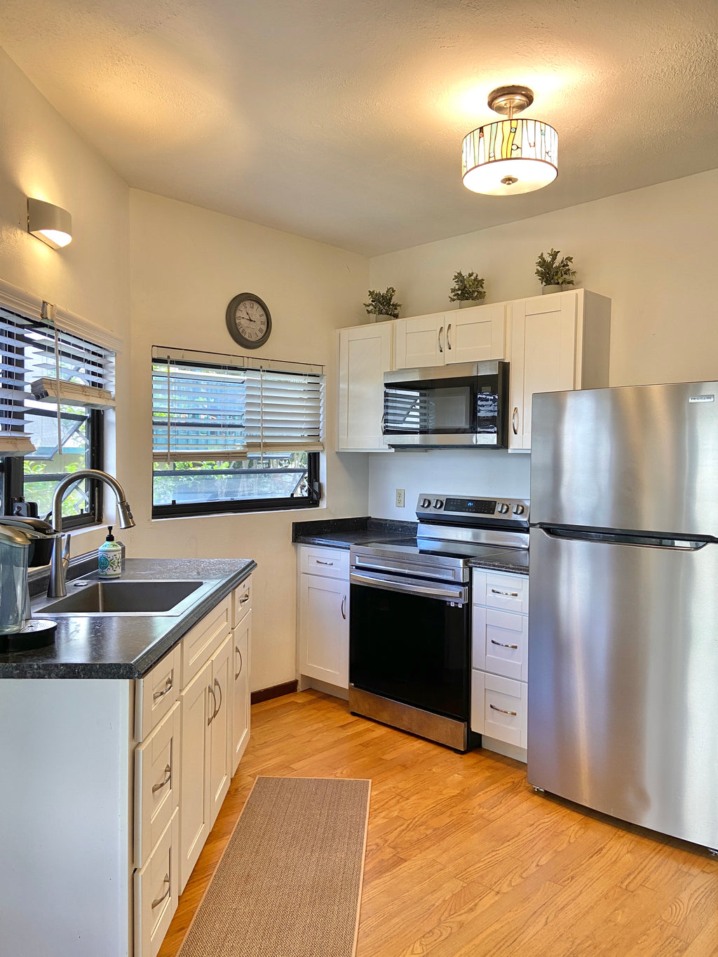 Charming & Convenient 1BR Bayview Suite with Ocean View