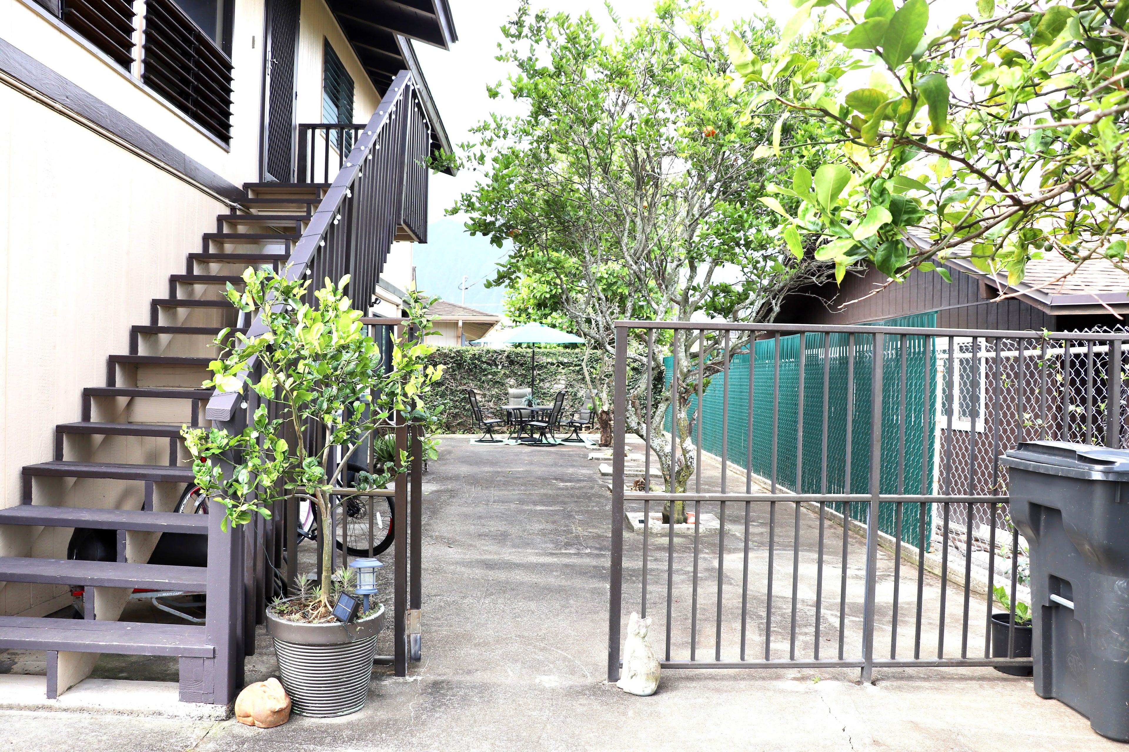 Bright & Private 1BR Garden Suite Blocks from the Bay